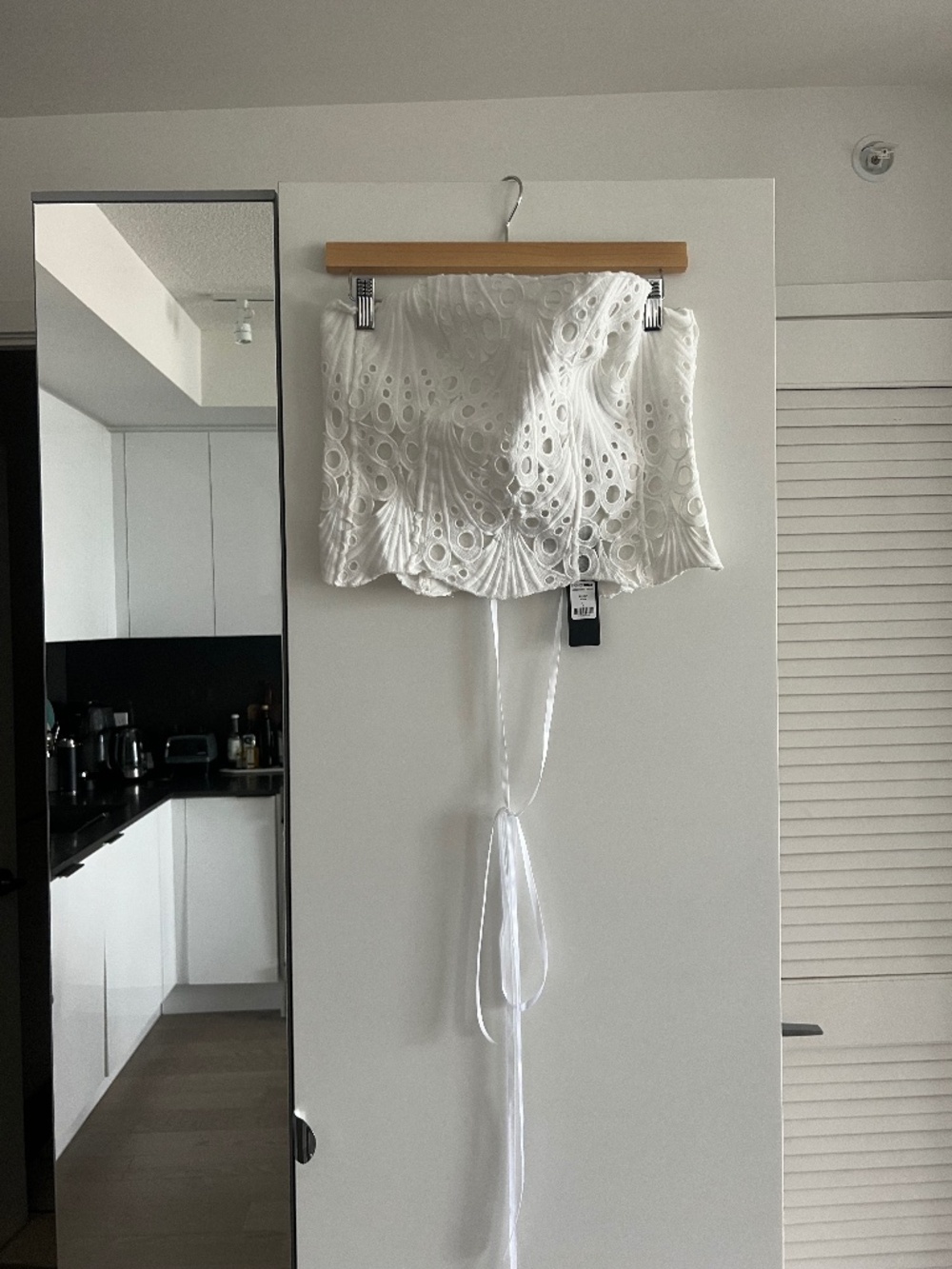 White cropped, tie up tube top